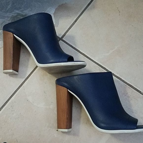 VINCE "Allison" Open Toe Blue Mules IOB Sz 9.5 - Picture 8 of 9
